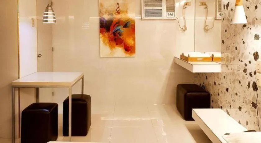 One Serenata Hotel General Trias