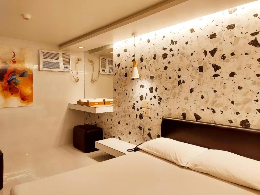 Bed in One Serenata Hotel General Trias