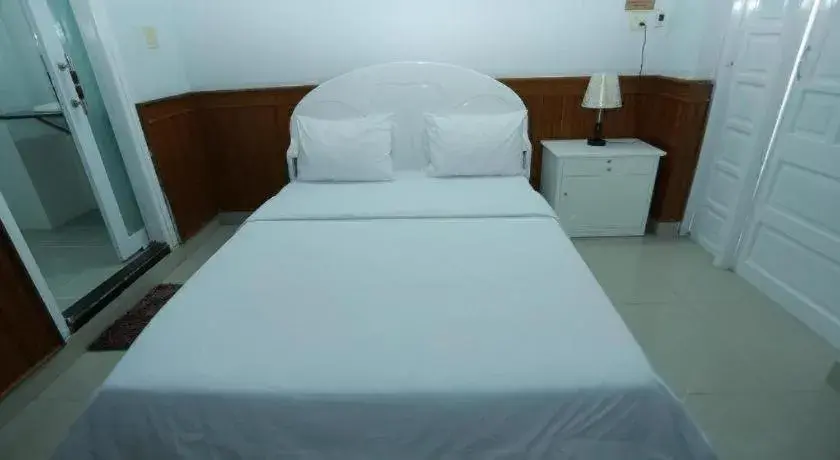 Bed in Thanh Long Hotel Bed in Thanh Long Hotel