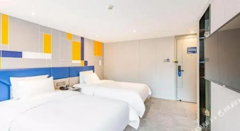 Bed in 7 Days Inn Guangzhou Shimao Center Jianshe Road Bed in 7 Days Inn Guangzhou Shimao Center Jianshe Road