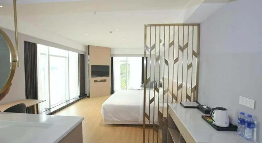 Bed in Grand Nest Hotel (Tang Jia Wan Beach)