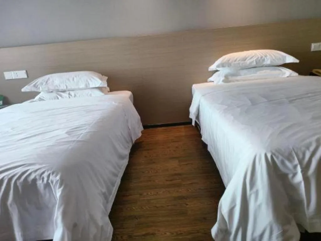Bed in Grand Nest Hotel (Tang Jia Wan Beach)