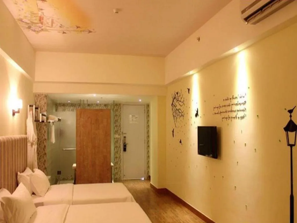 Bed in Grand Nest Hotel (Tang Jia Wan Beach)