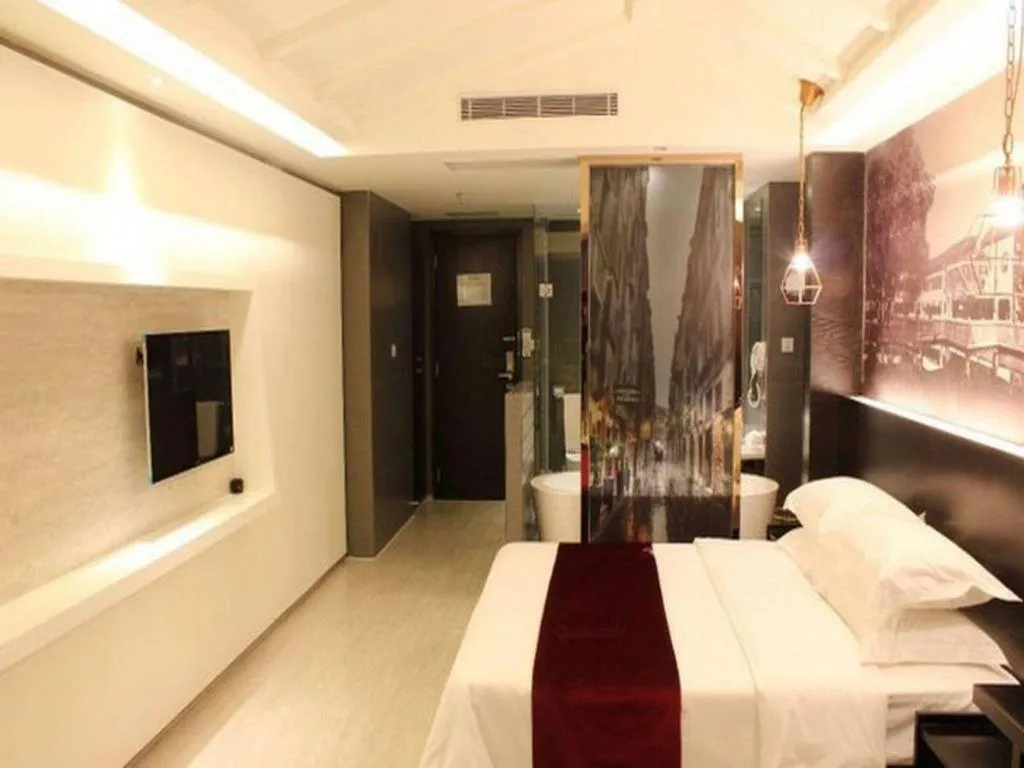 Bed in Grand Nest Hotel (Tang Jia Wan Beach)