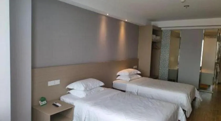 Bed in Grand Nest Hotel (Tang Jia Wan Beach)