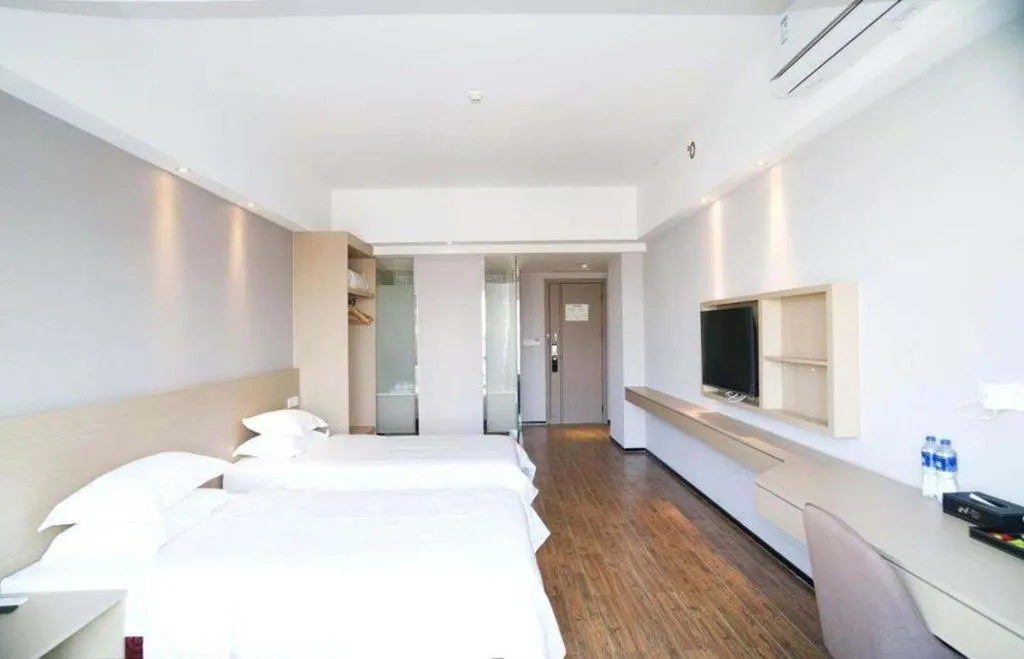 Bed in Grand Nest Hotel (Tang Jia Wan Beach)