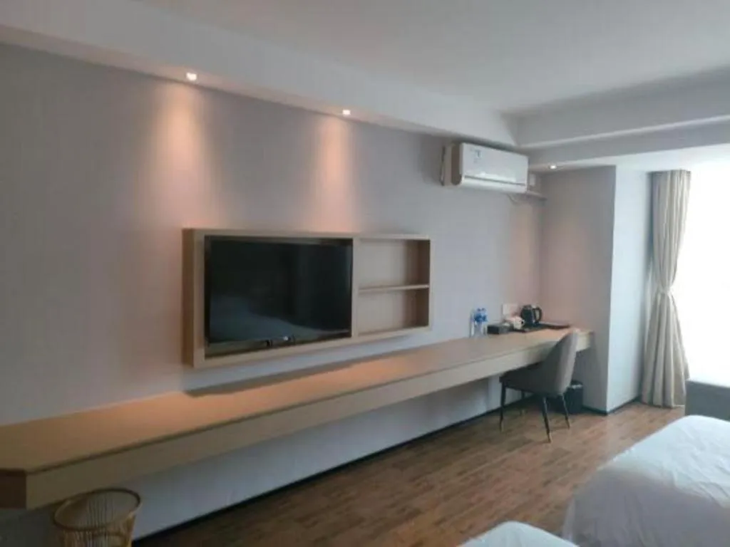 Bed in Grand Nest Hotel (Tang Jia Wan Beach)