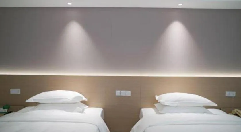 Bed in Grand Nest Hotel (Tang Jia Wan Beach)