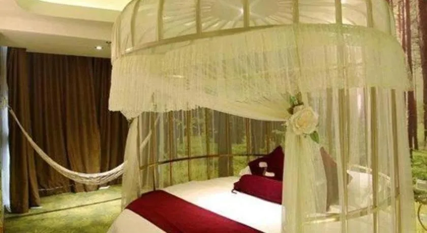 Bed in Grand Nest Hotel (Tang Jia Wan Beach)