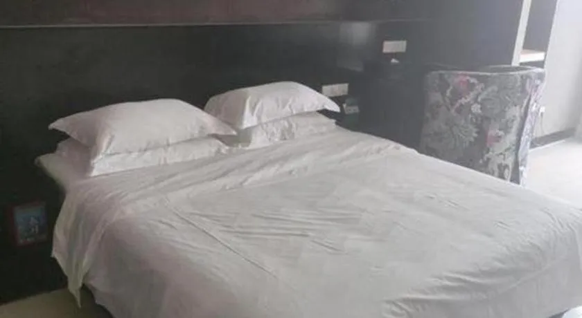 Bed in Grand Nest Hotel (Tang Jia Wan Beach)