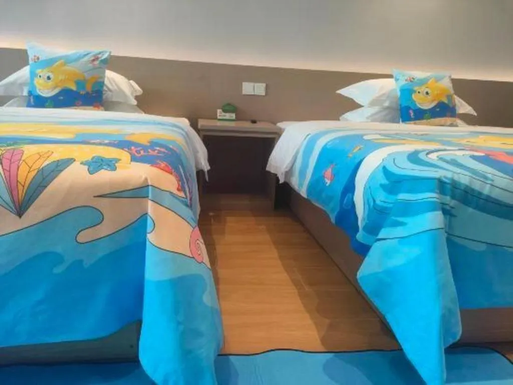 Bed in Grand Nest Hotel (Tang Jia Wan Beach)