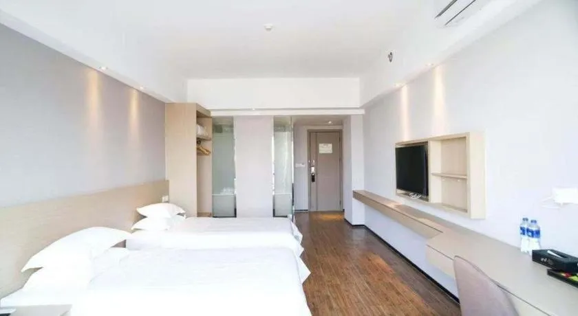 Bed in Grand Nest Hotel (Tang Jia Wan Beach)
