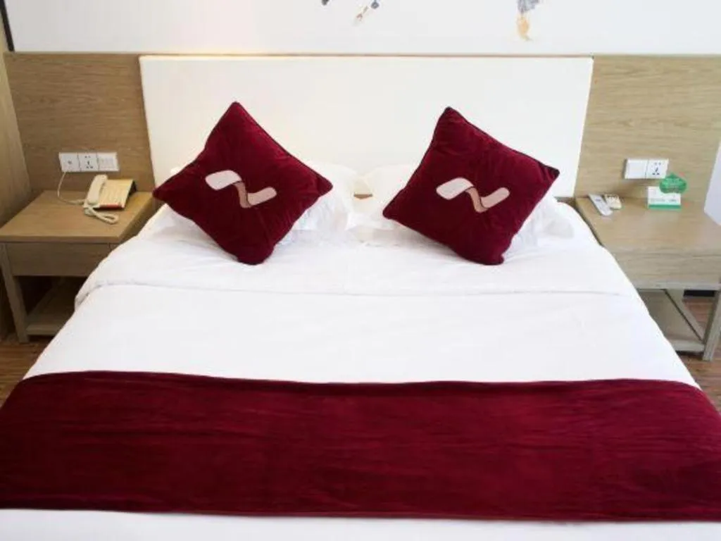 Bed in Grand Nest Hotel (Tang Jia Wan Beach)