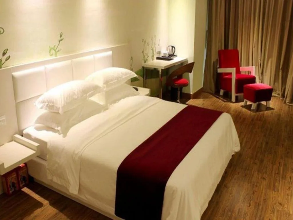 Bed in Grand Nest Hotel (Tang Jia Wan Beach)