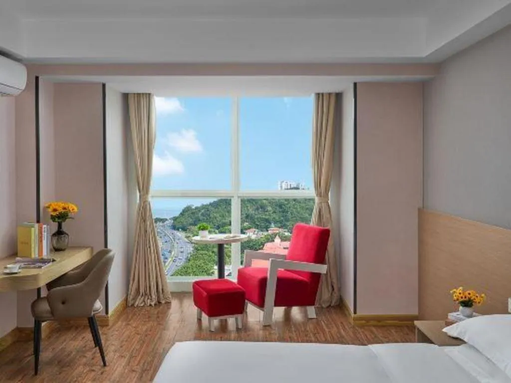 Bed in Grand Nest Hotel (Tang Jia Wan Beach)