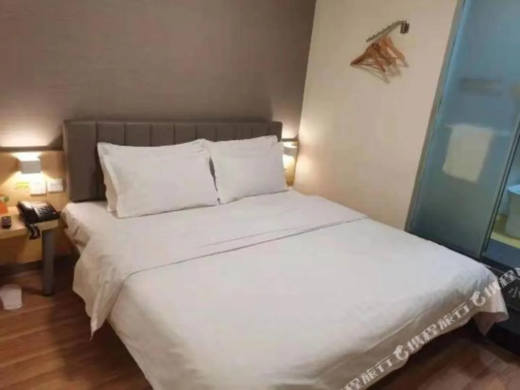 Bed in 7 Days Inn Chongqing Nanping Wanda Plaza Exhibition Center
