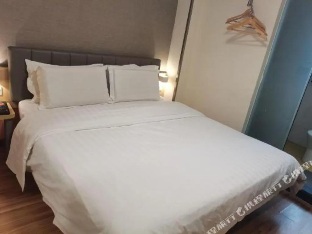 Bed in 7 Days Inn Chongqing Nanping Wanda Plaza Exhibition Center