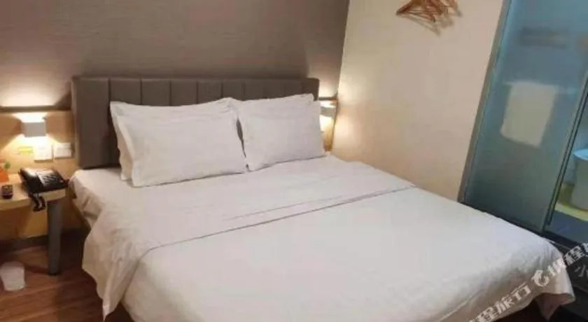 Bed in 7 Days Inn Chongqing Nanping Wanda Plaza Exhibition Center
