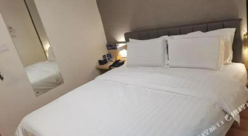 Bed in 7 Days Inn Chongqing Nanping Wanda Plaza Exhibition Center Bed in 7 Days Inn Chongqing Nanping Wanda Plaza Exhibition Center