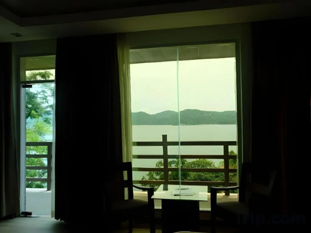 Anilao Awari Bay Resort