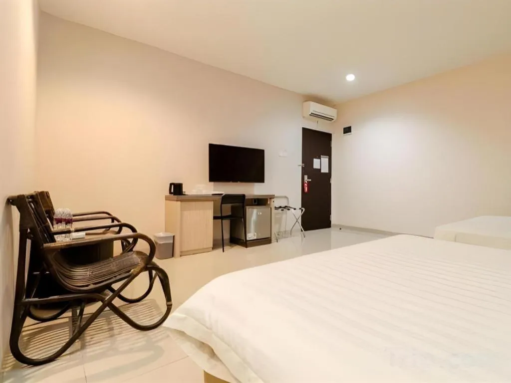 Bed in Lovina Inn Hotel Batam