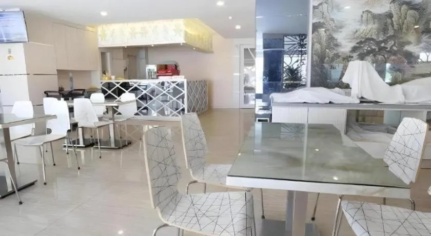 Lovina Inn Hotel Batam