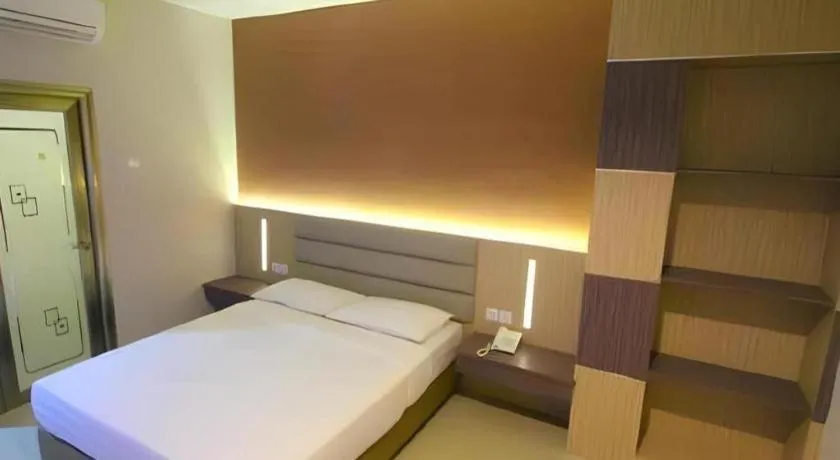 Bed in Lovina Inn Hotel Batam