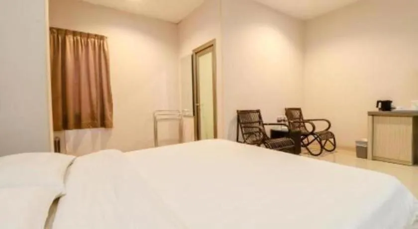 Bed in Lovina Inn Hotel Batam