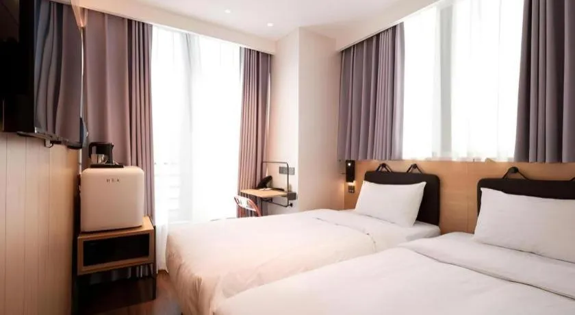 Bed in Harbour Bay Hotel