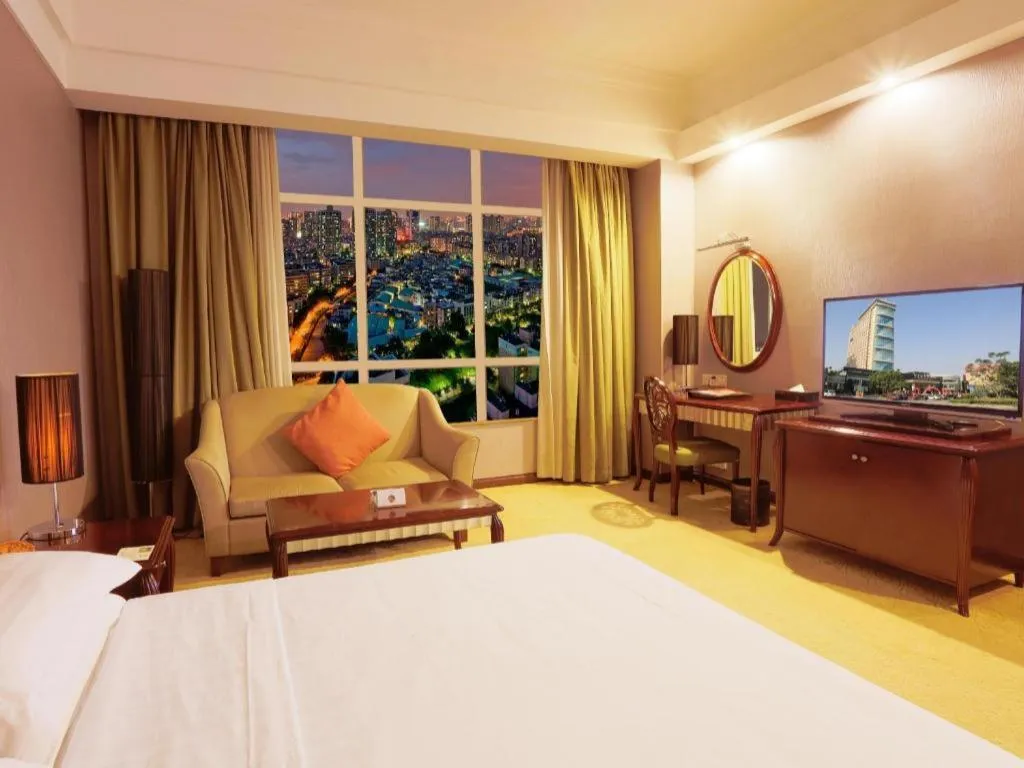 Bed in Hua Xia Pearl Hotel