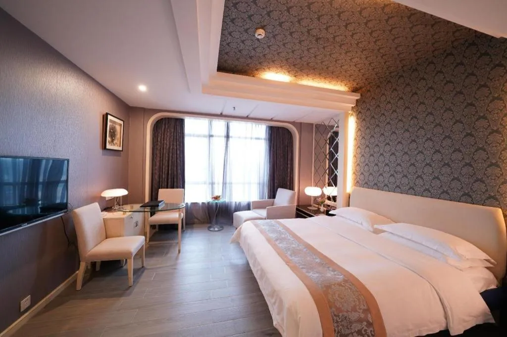 Bed in Hua Xia Pearl Hotel