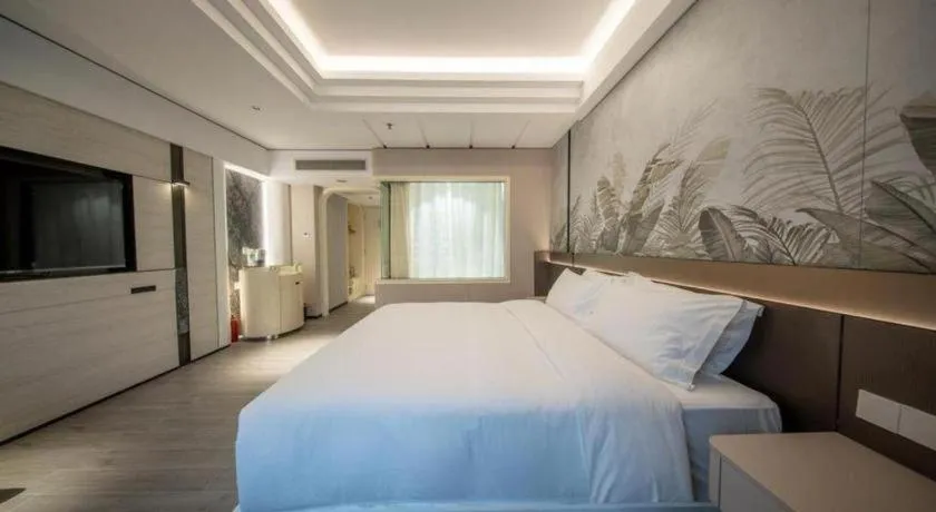 Bed in Hua Xia Pearl Hotel