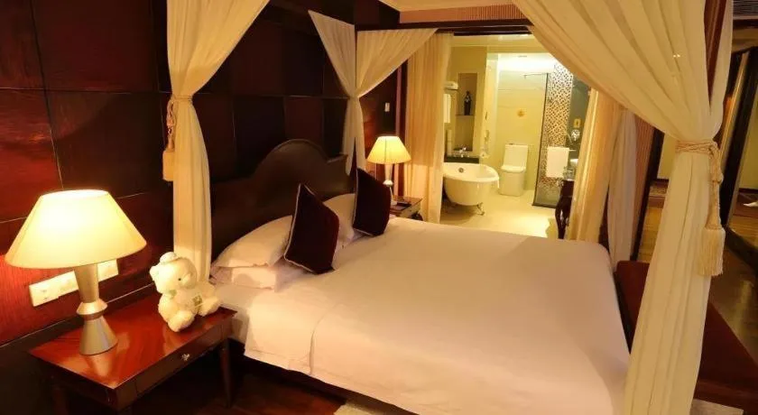 Bed in Hua Xia Pearl Hotel