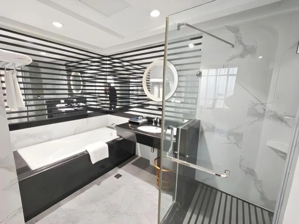 Bed in Hua Xia Pearl Hotel