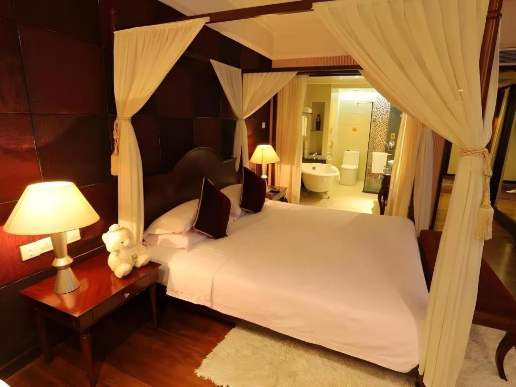 Bed in Hua Xia Pearl Hotel