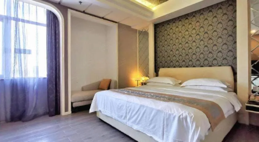 Bed in Hua Xia Pearl Hotel