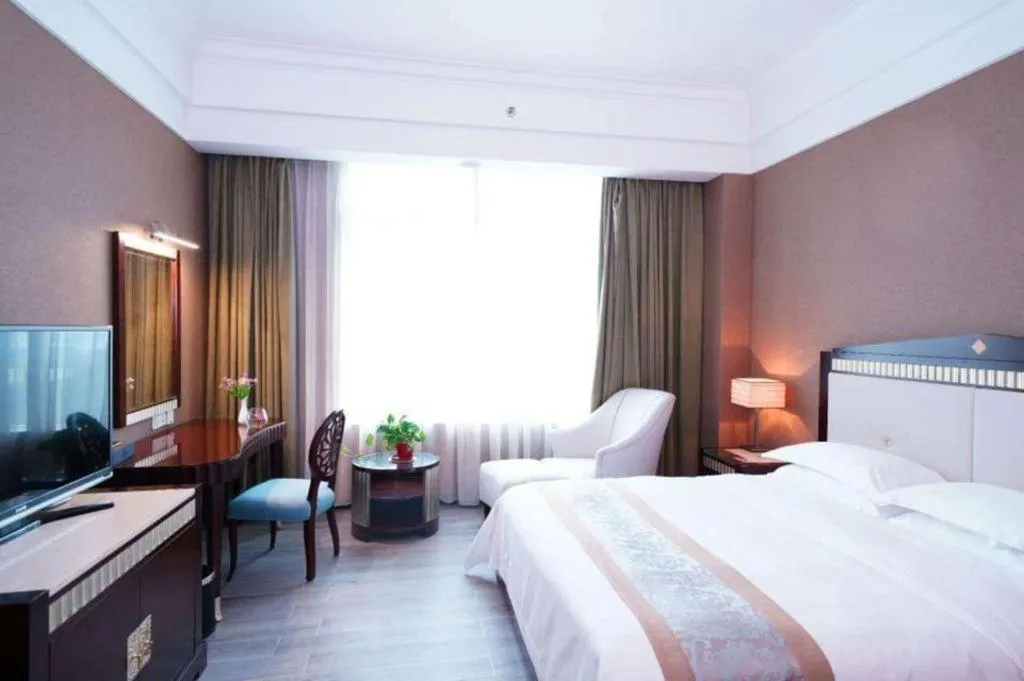 Bed in Hua Xia Pearl Hotel