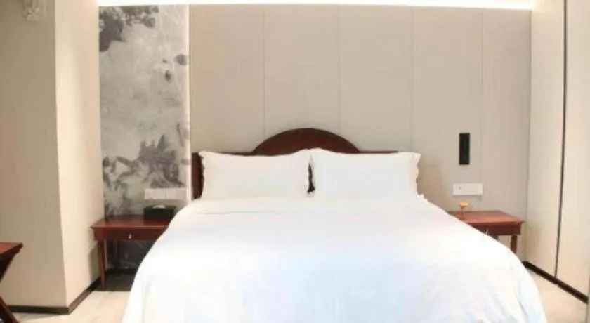 Bed in Hua Xia Pearl Hotel