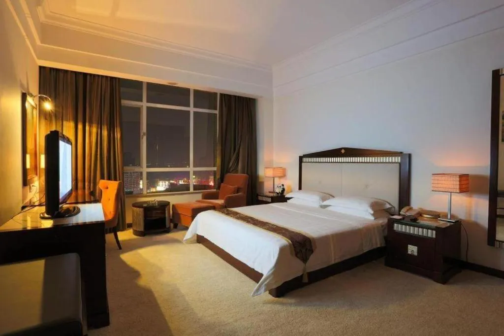 Bed in Hua Xia Pearl Hotel