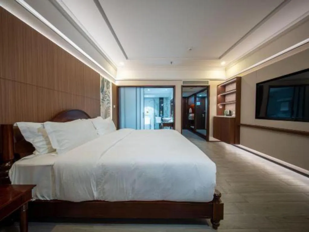 Bed in Hua Xia Pearl Hotel