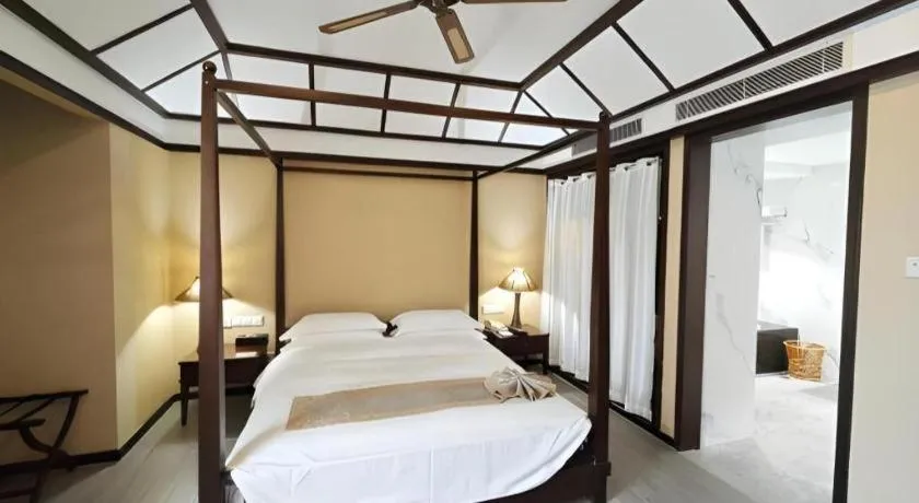 Bed in Hua Xia Pearl Hotel