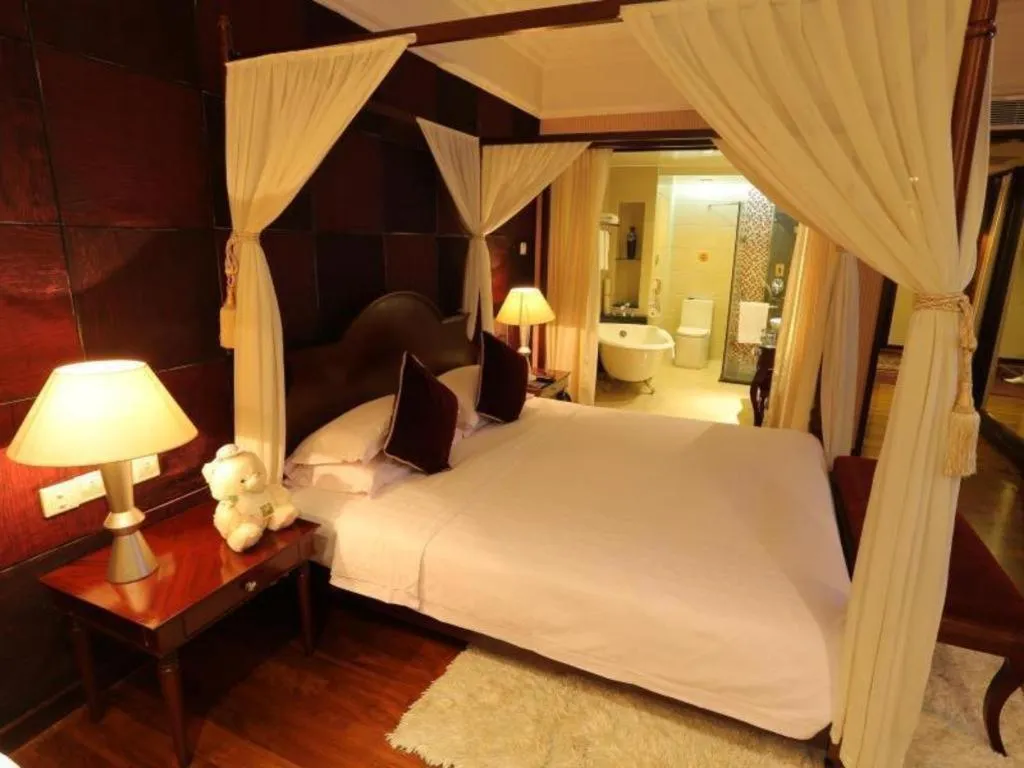 Bed in Hua Xia Pearl Hotel