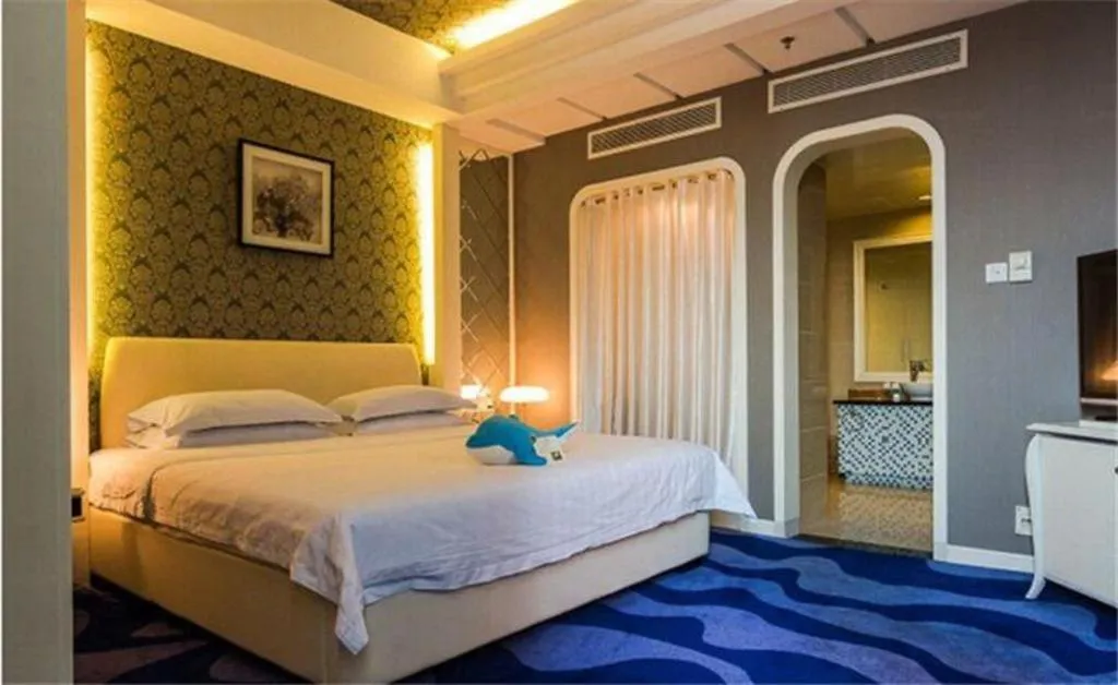 Bed in Hua Xia Pearl Hotel