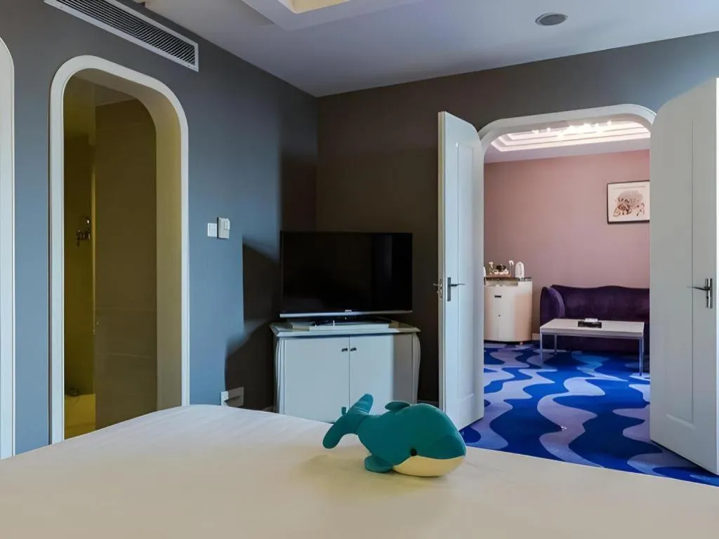 Bed in Hua Xia Pearl Hotel