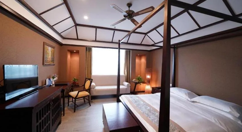 Bed in Hua Xia Pearl Hotel