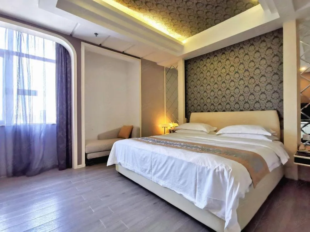 Bed in Hua Xia Pearl Hotel
