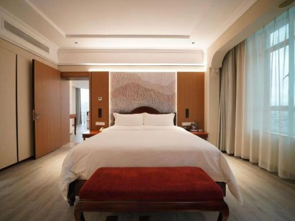 Bed in Hua Xia Pearl Hotel