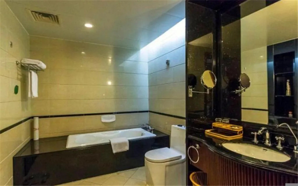 Bed in Hua Xia Pearl Hotel