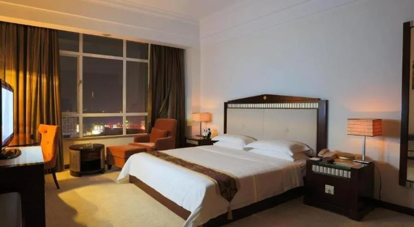 Bed in Hua Xia Pearl Hotel