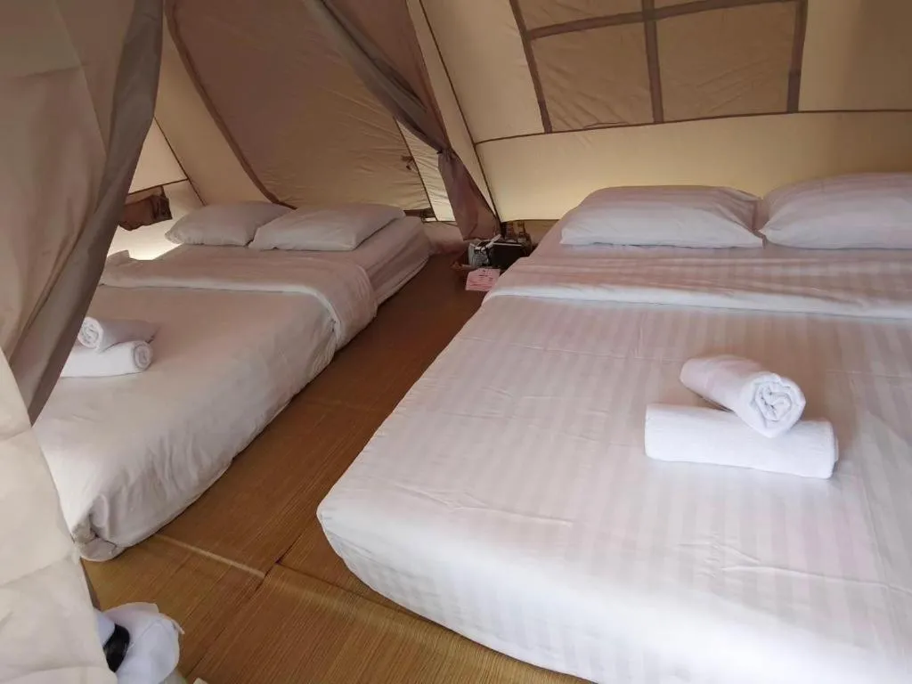 Bed in Montana Cotswolds Resort